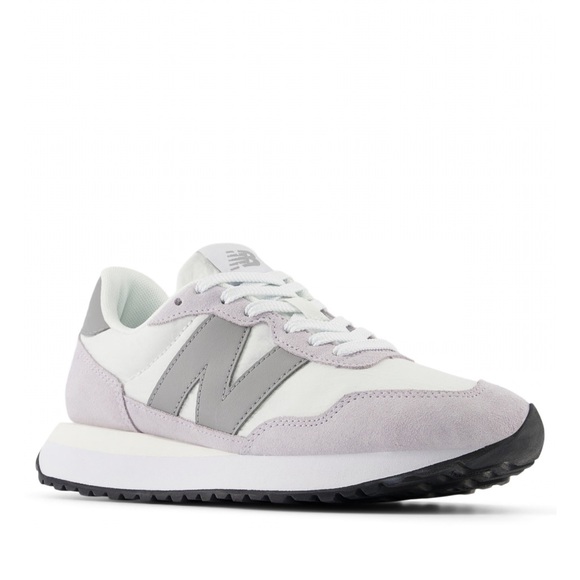 NEW BALANCE WOMENS 237 COMFORT DAILY SNEAKER - Picture 1 of 6